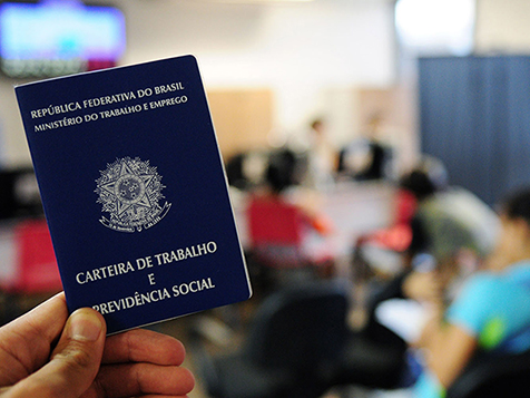 Sete anos após reforma trabalhista, 70% dos informais desejam carteira assinada