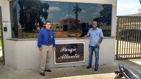 Equipe do SEECETHAR visita trabalhadores do condomínio Parque Atlantic