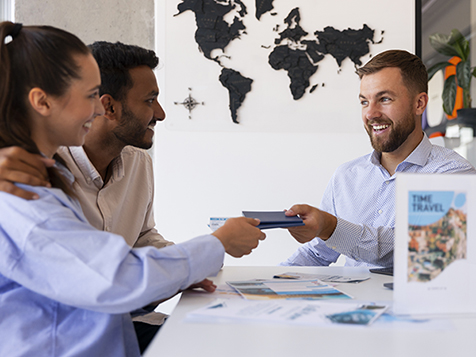 SEECETHAR firma Convenção Coletiva 2025 para trabalhadores em empresas de turismo