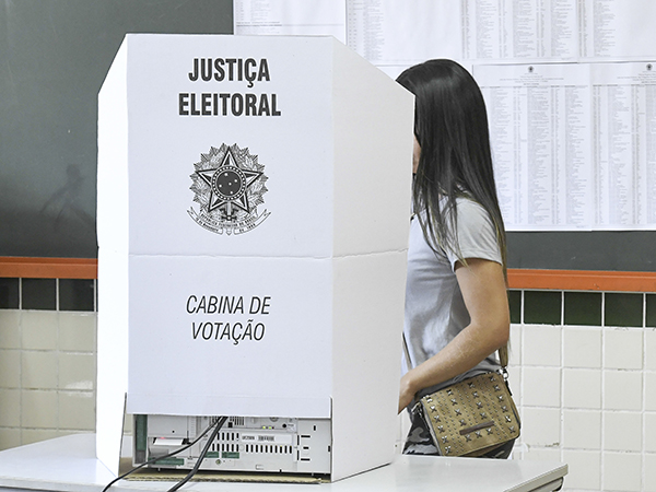 Empresas deverão liberar trabalhadores para votar nas eleições municipais neste domingo, 6 de outubro